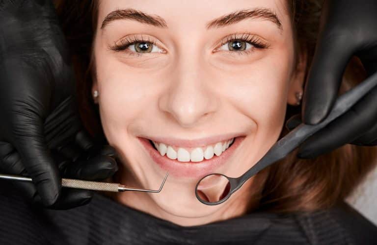 Treatment Options for a Chipped Front Tooth