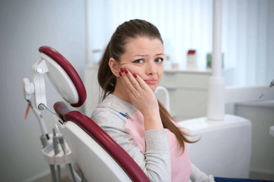 Dental filling for a chipped tooth